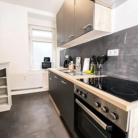 Moderne 3 Schlafzimmer Mit Modernem Bad, Kueche, Waschmaschine Und Trockner * Λειψία