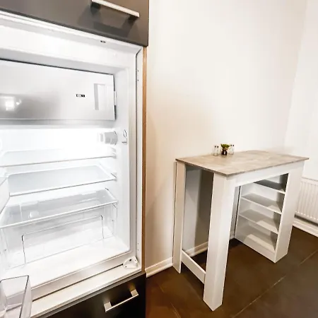 Moderne 3 Schlafzimmer Mit Modernem Bad, Kueche, Waschmaschine Und Trockner Lipcse