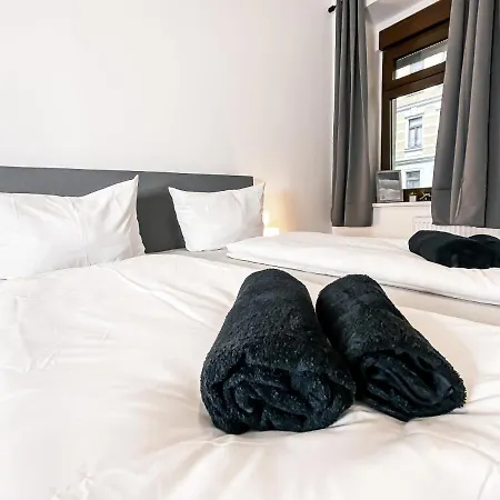 Moderne 3 Schlafzimmer Mit Modernem Bad, Kueche, Waschmaschine Und Trockner *