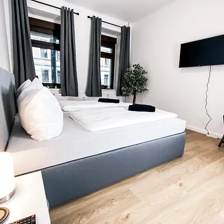 Moderne 3 Schlafzimmer Mit Modernem Bad, Kueche, Waschmaschine Und Trockner *