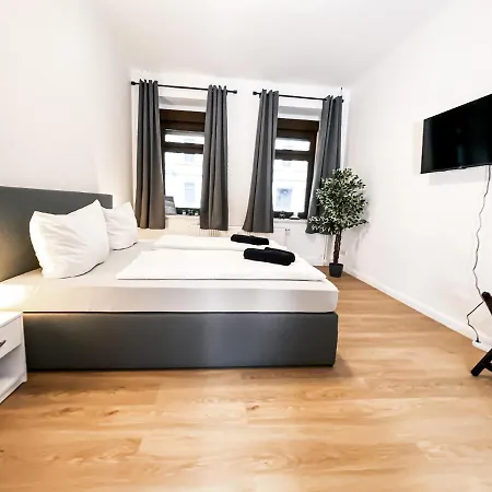 Διαμέρισμα Moderne 3 Schlafzimmer Mit Modernem Bad, Kueche, Waschmaschine Und Trockner Λειψία