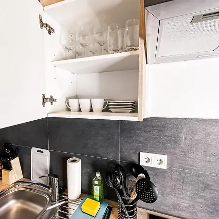 Moderne 3 Schlafzimmer Mit Modernem Bad, Kueche, Waschmaschine Und Trockner *