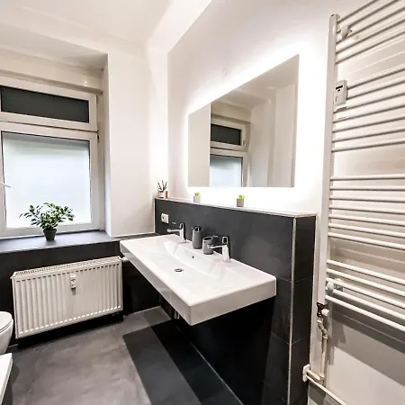 Moderne 3 Schlafzimmer Mit Modernem Bad, Kueche, Waschmaschine Und Trockner Διαμέρισμα *