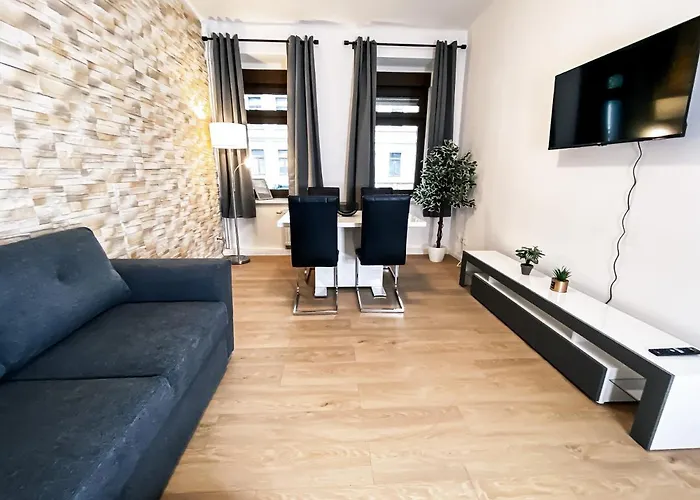 Moderne 3 Schlafzimmer Mit Modernem Bad, Kueche, Waschmaschine Und Trockner