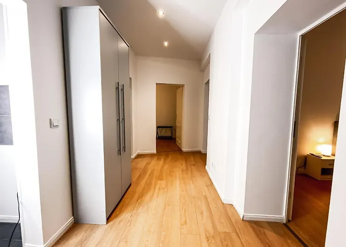 Moderne 3 Schlafzimmer Mit Modernem Bad, Kueche, Waschmaschine Und Trockner * Lipsko