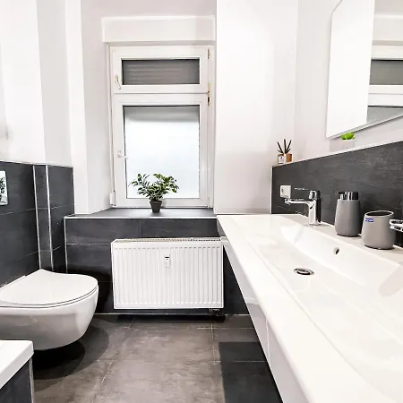 Moderne 3 Schlafzimmer Mit Modernem Bad, Kueche, Waschmaschine Und Trockner * Leipzig