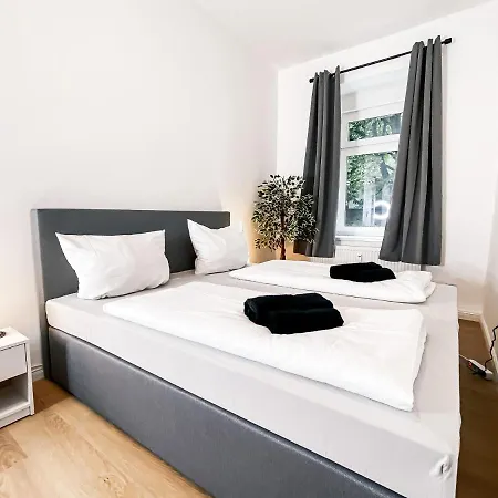 Moderne 3 Schlafzimmer Mit Modernem Bad, Kueche, Waschmaschine Und Trockner Apartamento *