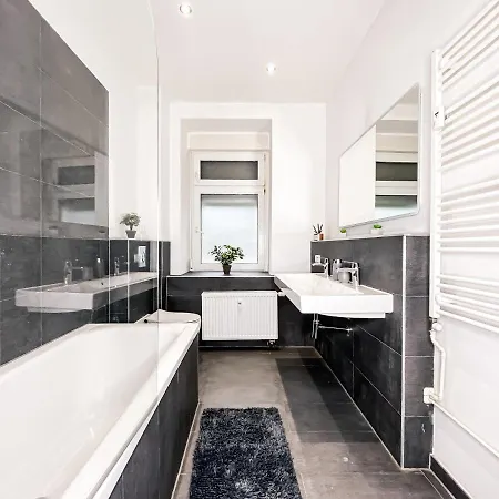 Apartamento Moderne 3 Schlafzimmer Mit Modernem Bad, Kueche, Waschmaschine Und Trockner *