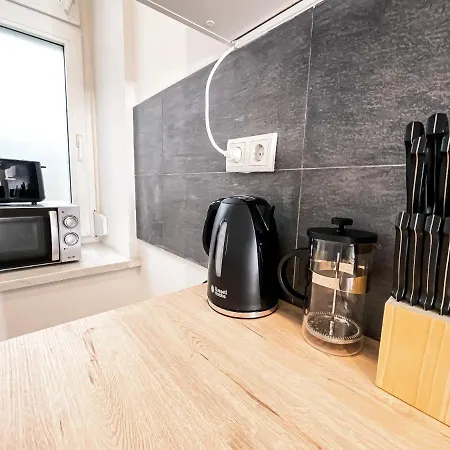 Moderne 3 Schlafzimmer Mit Modernem Bad, Kueche, Waschmaschine Und Trockner Апартаменты