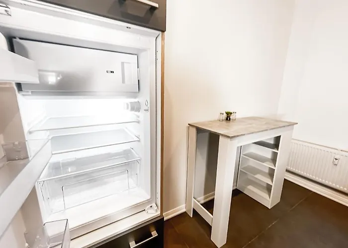 Moderne 3 Schlafzimmer Mit Modernem Bad, Kueche, Waschmaschine Und Trockner Лейпциг