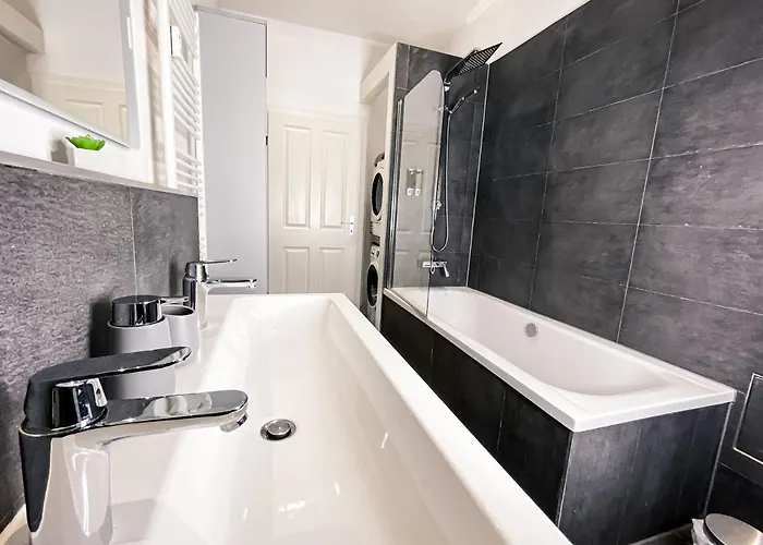 Moderne 3 Schlafzimmer Mit Modernem Bad, Kueche, Waschmaschine Und Trockner * Лейпциг