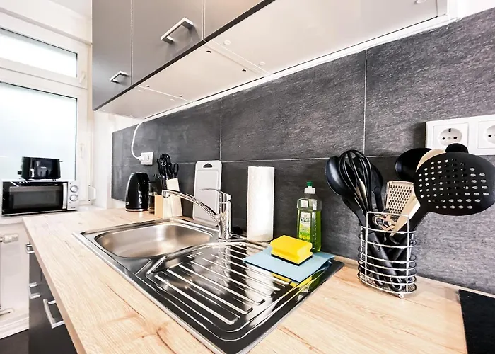 Moderne 3 Schlafzimmer Mit Modernem Bad, Küche, Waschmaschine Und Trockner